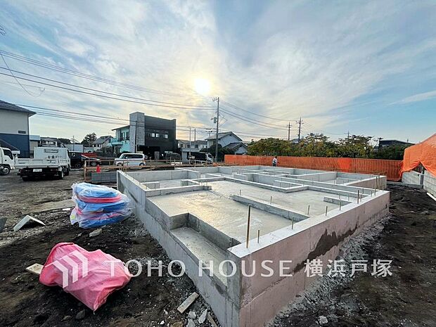 【Appearance】その邸が魅せる、気品・上質・重厚感・細やかさ、そのすべては訪れた者に安らぎと品性を与える特別な空間です。ここに住むからこそ意味がある。すべての(始まり)をここから迎えます。