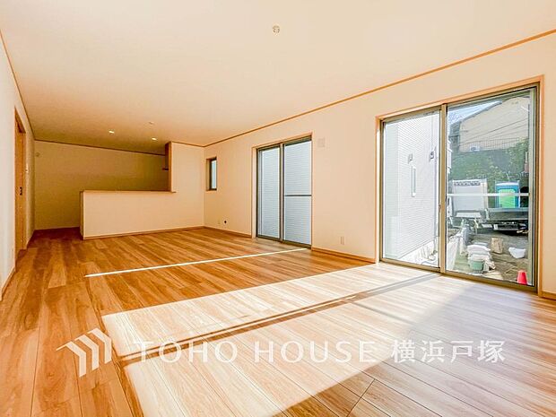 【Living room】ご家族やお客様との時間等、多くの時を刻む空間。何気なく過ぎる時でさえも上質な一時となる快適な空間を。