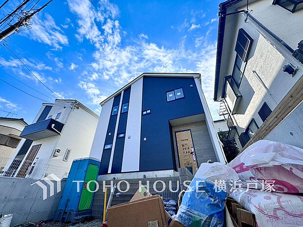 【Appearance】周囲と調和しつつ個性が光る、永く愛され続ける端正な戸建て外観デザイン(2025年12月撮影)