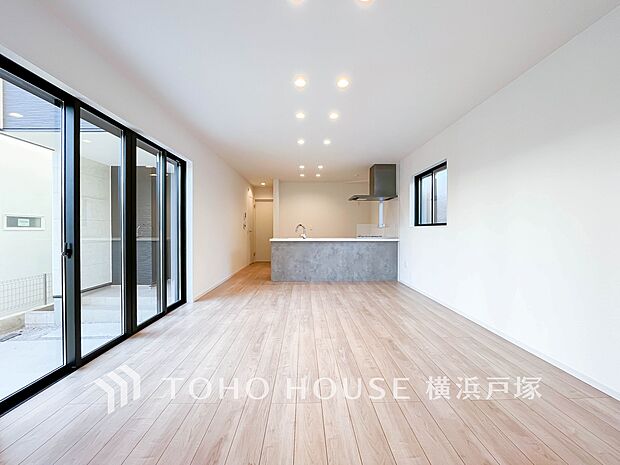 【Living room】作り手の「気持ちの良いリビングでお過ごししていただきたい」という思いを感じさせます。