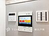 室内：【TVモニタ付きインターホン】誰が来てもわかる様にモニター付きインターホンを設置。快適と安らぎを合わせた優しい設計。