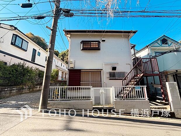 「Appearance」住む人を映し出す洗練された佇まいは、いつまでも輝き続けながらいつしか街の風景に溶け込んでいきます。(2025年12月撮影、古家解体前)