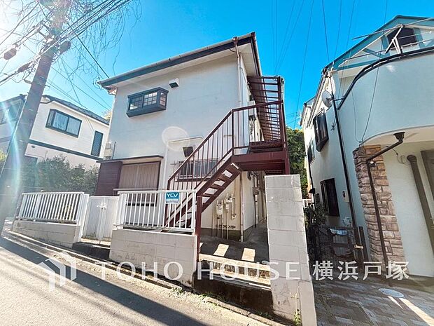 「Appearance」周辺環境とのコラボレーションにより明るく開放的な空間を演出。(2025年12月撮影、古家解体前)