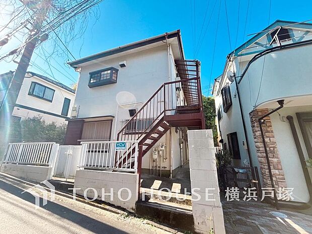 「Appearance」角地につき陽当り通風良好。カースペース2台付(車種による)です。(2025年12月撮影、古家解体前)