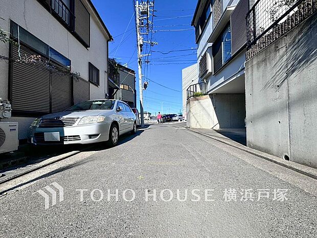 【Frontal road】忙しく過ぎゆく日常を置き去るほど、ゆったりした時間が流れる住環境。「快適」は「家」と「街」と「環境」が調和した時に訪れるだと改めて感じさせてくれます。