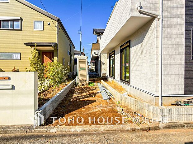 【Car space】カースペースは2台置きが可能な広さを確保しております。(2025年12月撮影)