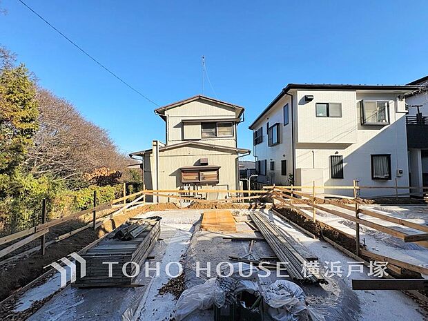 【Appearance】時をこえて輝く美しさ。洗練されたデザインが街並みに溶け込み、圧倒的な存在感を放つ外観。(現況外観写真)