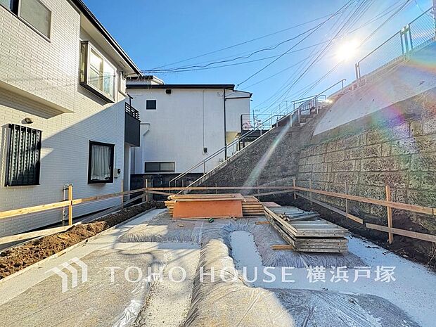 【Appearance】太陽の恵みを存分に受けた明るくあたたかいお住まい。吹きぬける風を感じながら爽やで風通しの良い暮らし。(現況外観写真)