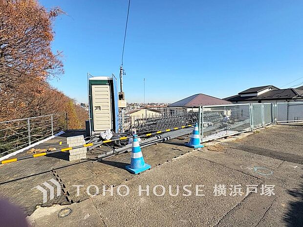 【Car space】快適な駐車スペース。スムーズな利用を実現、毎日の移動をサポートします。(現況写真)