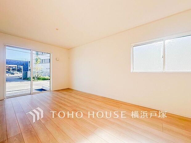 「Living room」ご家族やお客様との時間など、多くの時を刻む空間。何気なく過ぎる時でさえも上質なひと時となる快適な空間を目指して。