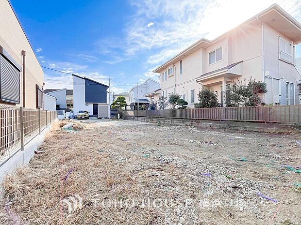 「Appearance」住む人を映し出す洗練された佇まいは、いつまでも輝き続けながらいつしか街の風景に溶け込んでいきます。(2025年12月撮影)