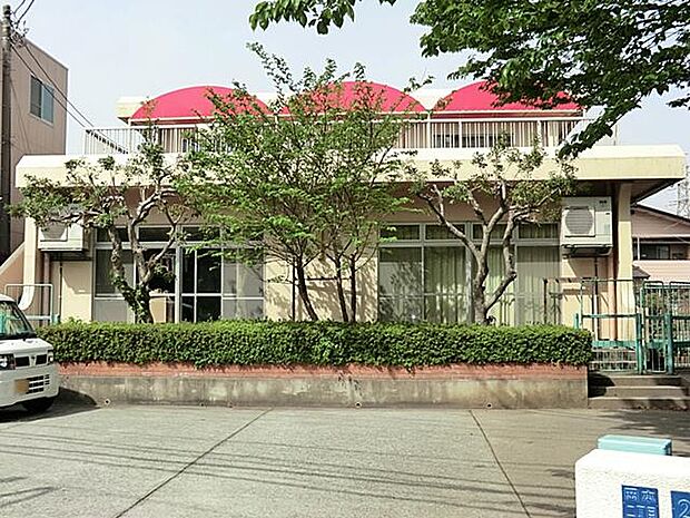 生後2ヶ月から受け入れのあり。定員100名の保育園。開放保育『なかよし広場』で、地域の子育て支援活動も行っています。