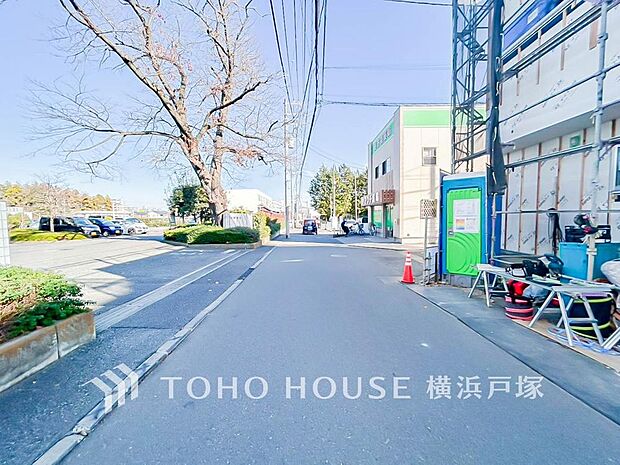 「Frontal road」忙しく過ぎゆく日常を置き去るほど、ゆったりした時間が流れる住環境。「快適」は「家」と「街」と「環境」が調和した時に訪れるだと改めて感じさせてくれます。