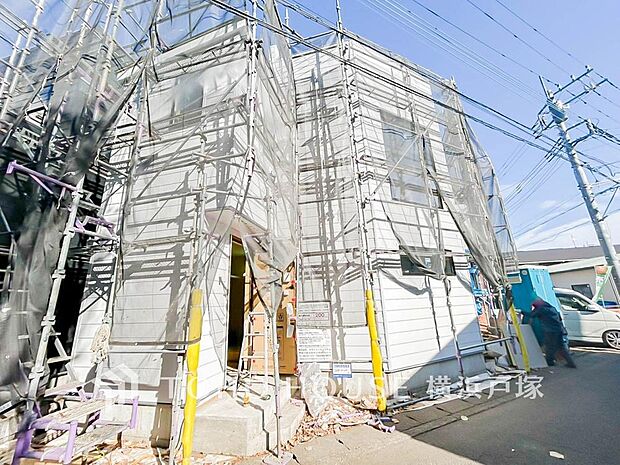 【Entrance】居住者の帰り、訪れる方を優しく迎え、やすらぎに満ちた生活空間を予感させる。健やかな暮らしを楽しめそう。(2025年12月撮影)