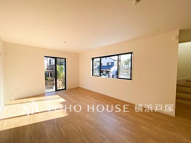 「Living room」一日の中で多くの時間を過ごすことになる住まいだからこそ、いつも穏やかな空間であるように心掛けています。構成する建材などへの配慮が、住まう方の健康を守ります。