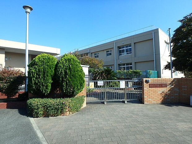 横浜市立下郷小学校(950m)