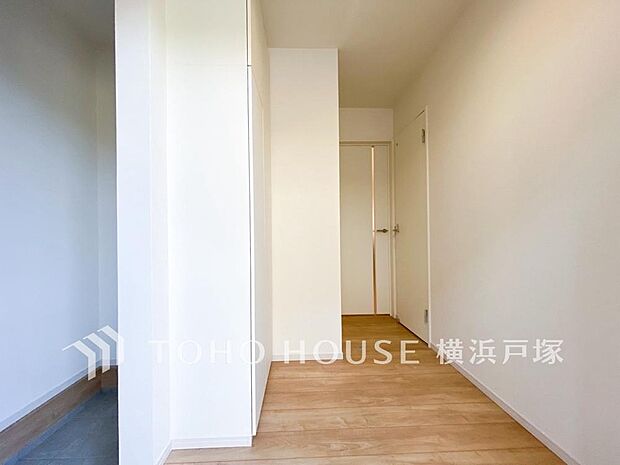 「Entrance」清潔感溢れる玄関がお出迎えする本邸宅の物語は、ここから始まる日常を期待させます。この場所には「希望」と「優越」で包み込んでくれる「特別」な空間があります。