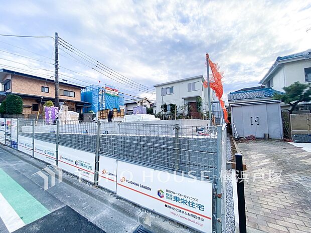 【Appearance】落ち着いた街並みに調和する美しい敷地。理想の住まいをカタチに。(2025年12月撮影)