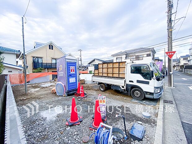 【Appearance】閑静な住宅街の陽当りに恵まれた土地。ゆっくりと愛着が育まれていきます。(2025年12月撮影)