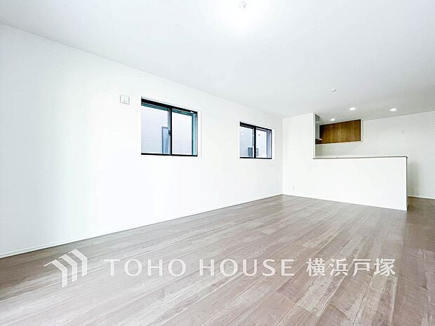 【Living room】ご家族やお客様との時間等、多くの時を刻む空間。何気なく過ぎる時でさえも上質な一時となる快適な空間を。