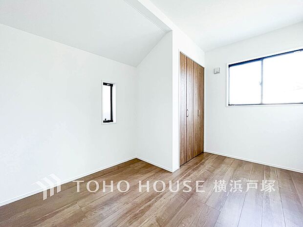 【Room】感性を育むプライベートルームはシンプルでスマートな空間。好みの空間で読書をしたり、音楽を聞いたりと一人の時間も充実したものにできます。