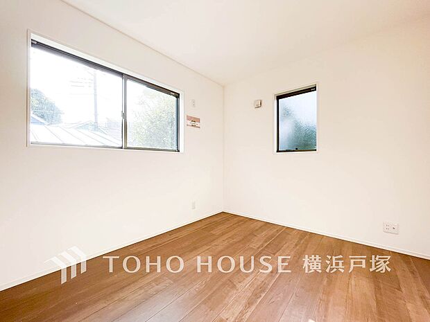 【Room】感性を育むプライベートルームはシンプルでスマートな空間。好みの空間で読書をしたり、音楽を聞いたりと一人の時間も充実したものにできます。