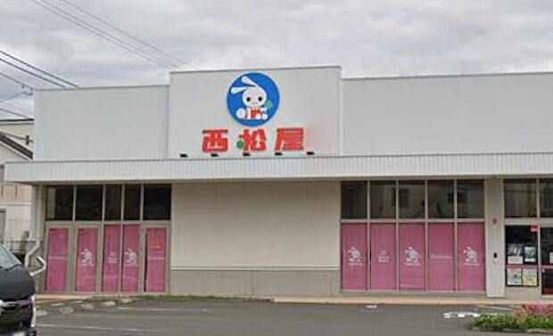 子どもたちの夢を育む、優しさに満ちたキッズ＆ベビー・パレット。柔らかな色彩のウェアから機能的なギアまで、家族の新しい物語に寄り添うアイテムが心地よく揃う空間です。