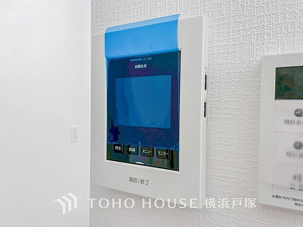 誰が来てもわかる様にモニター付きインターホンを設置。快適と安らぎを合わせた優しい設計。