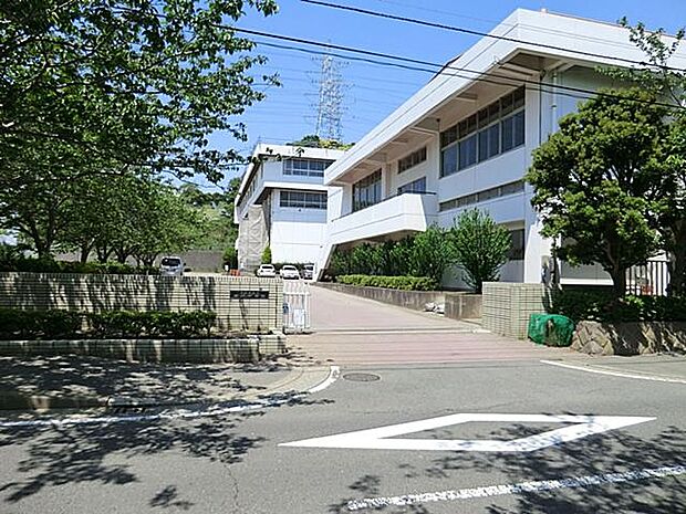 横須賀市立岩戸中学校（975ｍ）