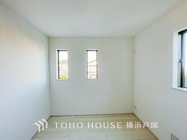 【Room】快適に過ごす条件は、一人ひとり違います。飾リ過ぎないシンプルな内装と偏り過ぎないデザインで統一しております。居住していく中でオーナー様だけの【マイホーム】に創り上げて下さい。