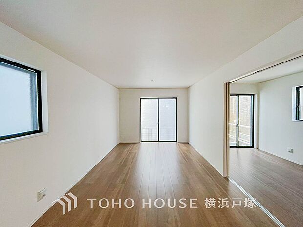 【Living room】ご家族やお客様との時間等、多くの時を刻む空間。何気なく過ぎる時でさえも上質な一時となる快適な空間を。