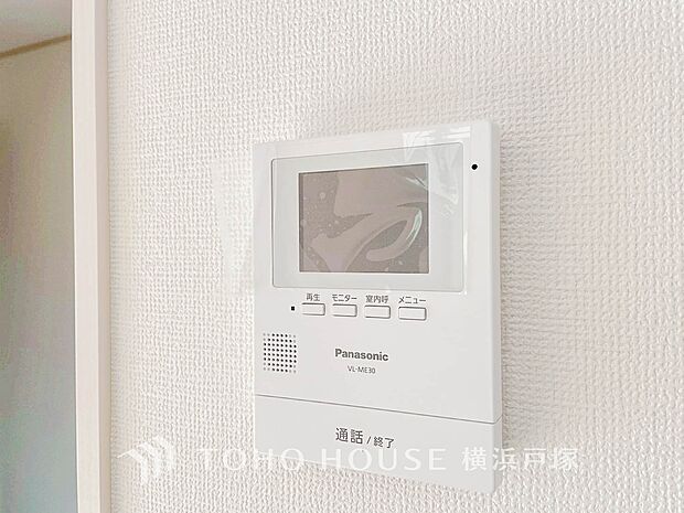 【TVモニタ付きインターホン】誰が来てもわかる様にモニター付きインターホンを設置。快適と安らぎを合わせた優しい設計。