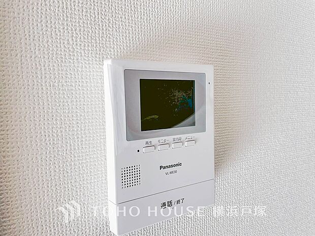 【TVモニタ付きインターホン】誰が来てもわかる様にモニター付きインターホンを設置。快適と安らぎを合わせた優しい設計。