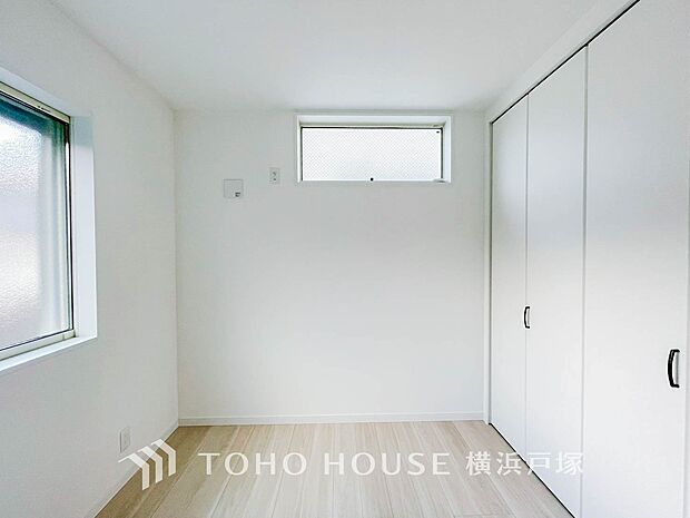 【Room】感性を育むプライベートルームはシンプルでスマートな空間。好みの空間で読書をしたり、音楽を聞いたりと一人の時間も充実したものにできます。