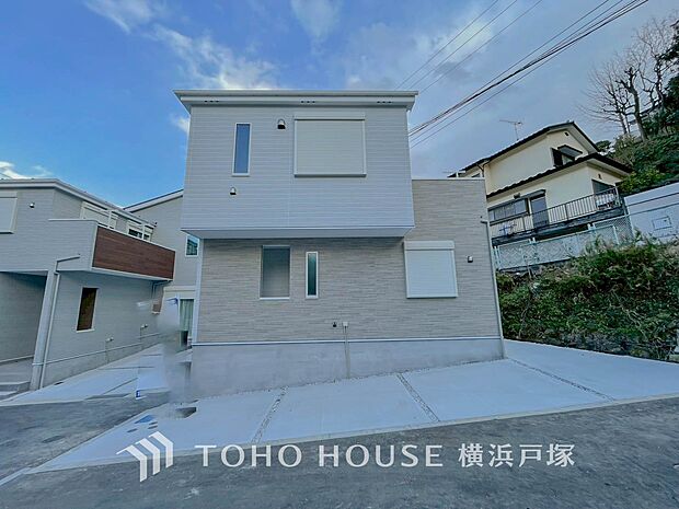 【Appearance】爽やかな青空の下に贅沢なほどに降り注ぐ陽光、豊かな居住性と、クオリティが見事に調和した住空間は、住まうことの喜びを感じさせてくれます。