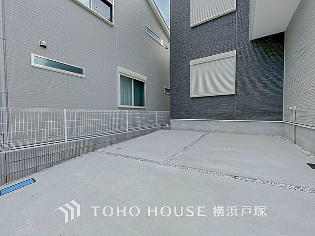 【Car space】カースペースは2台置きが可能な広さを確保しております。（車種による）