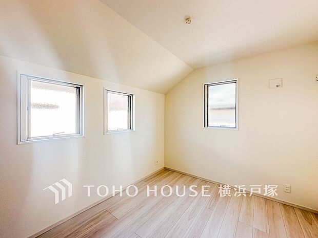 【Room】空間演出に拘り整然とセンス良く纏められた室内は癒しの空間でなければなりません。そこで暮らす方々のことを考え抜き、そして造りこんだ空間は心地よい癒しを提供してくれます。(写真1号棟)