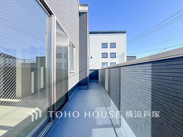 【Balcony】めまぐるしく過ぎ行く日々の中でゆったりとした休息と癒しを提供してくれる居住者のプライベート空間。