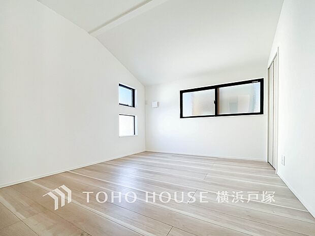 【Room】家族一人ひとりの大切なプライベート空間。趣味・感性で個性的に飾って頂けるようシンプルに仕上げてあります。自分時間を充実させながら心豊かなひとときを過ごすための大切な空間。