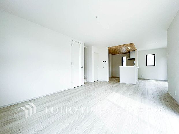 【Living room】ご家族やお客様との時間等、多くの時を刻む空間。何気なく過ぎる時でさえも上質な一時となる快適な空間を。