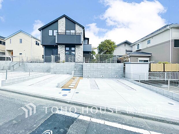 【Car space】カースペースは2台置きが可能な広さを確保しております。