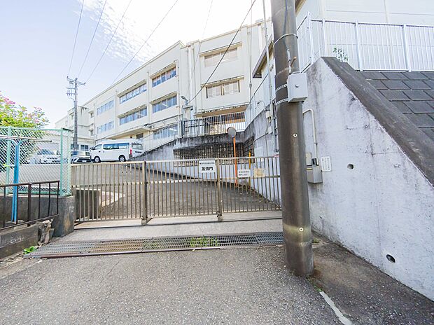 横浜市立洋光台第一小学校(350m)