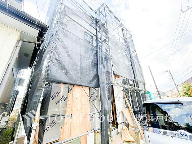 【Appearance】爽やかな青空の下に贅沢なほどに降り注ぐ陽光、豊かな居住性と、クオリティが見事に調和した住空間は、住まうことの喜びを感じさせてくれます。(2026年1月撮影)