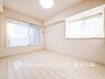子供部屋：【Room】採光もアクセントの一つとして。プライベートルームにはやさしい光が射し込んでいて、この明るい好みの空間で読書をしたり、音楽を聞いたりと一人の時間も充実したものにできます。