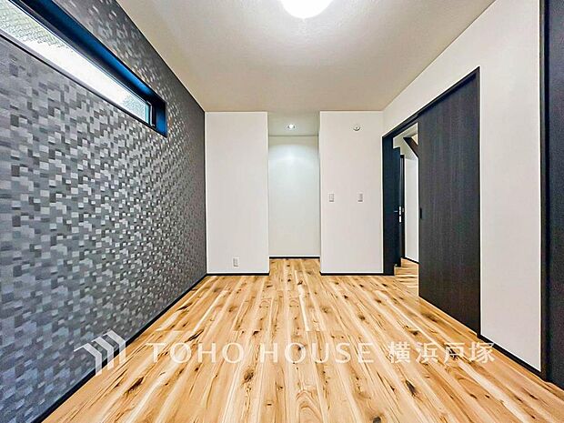 【Room】1日の疲れを癒し、心地よく寛げるようゆったりとした広さを確保しています。プライベートタイムをより優雅に穏やかに…。落ち着いた雰囲気を紡ぎます。