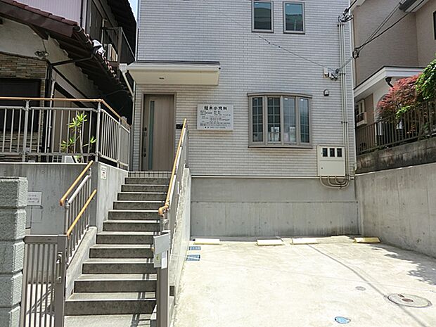 冠木小児科(1300m)冠木小児科は、地域に根ざした丁寧な診療で知られる小児科です。医師やスタッフの対応が親切で、子どもや保護者が安心して受診できる環境が整っています。