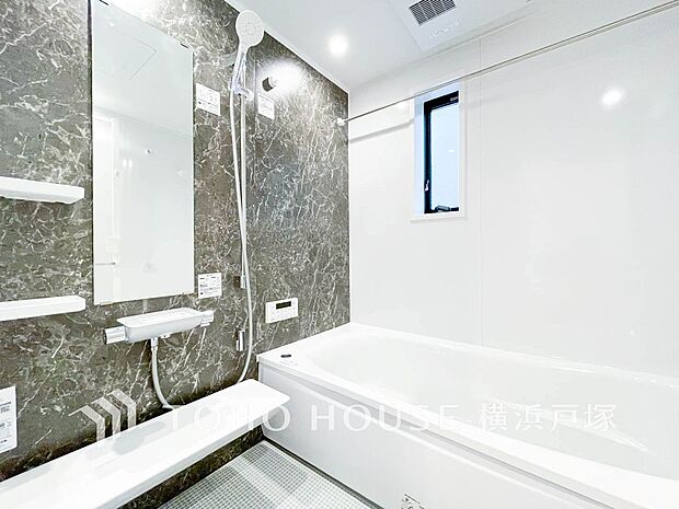 【Bathroom】1日の疲れを取り心身を癒すことができる住まいの中のリラクゼーション空間。(写真5号棟)