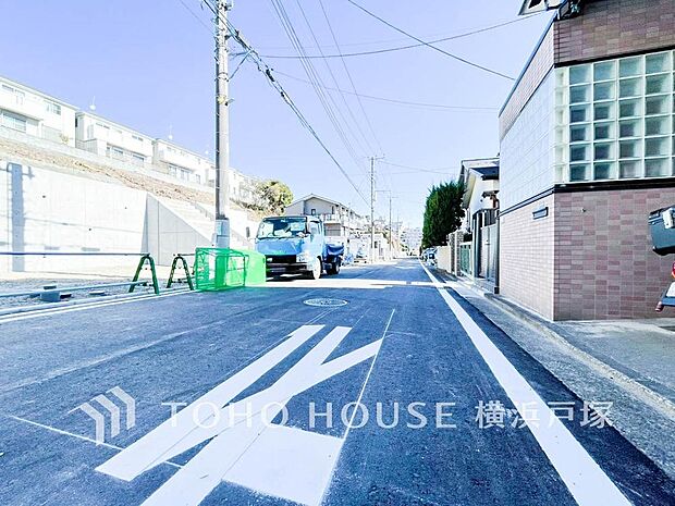 【Frontal road】洗練されたデザインが映える外観。街並みに溶け込みながらも、圧倒的な存在感を放ち、帰るたびに心が弾む美しさ。