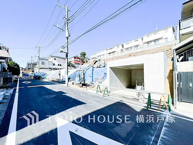 【Frontal road】周辺環境とのコラボレーションにより明るく開放的な空間を演出しております。