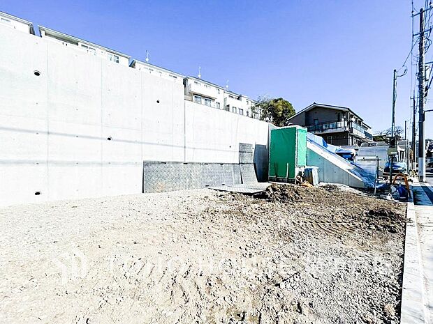 閑静な住宅街の陽当りに恵まれた土地。たくさんの想いやくつろぎが生まれる。